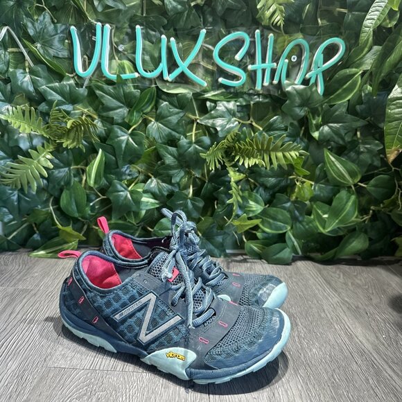 New Balance Minimus Women's Size 6.5 B Vibram Trail Running Shoes Blue Pink - Picture 1 of 8